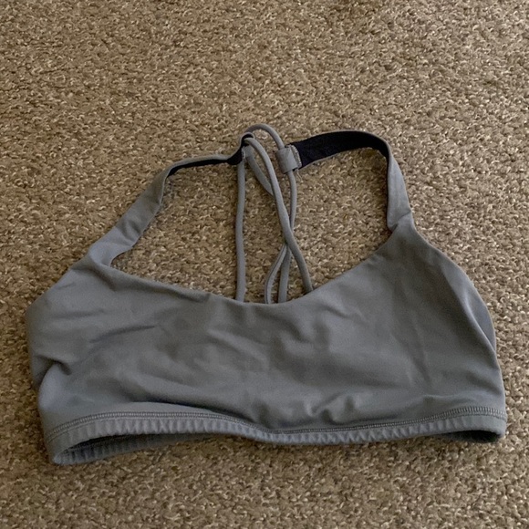 Size 4 lululemon sports bra - Picture 1 of 2